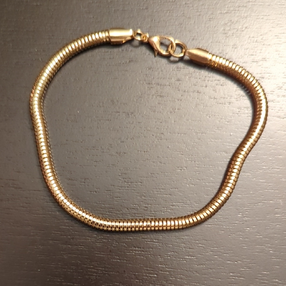 Elegant Gold Bracelet
